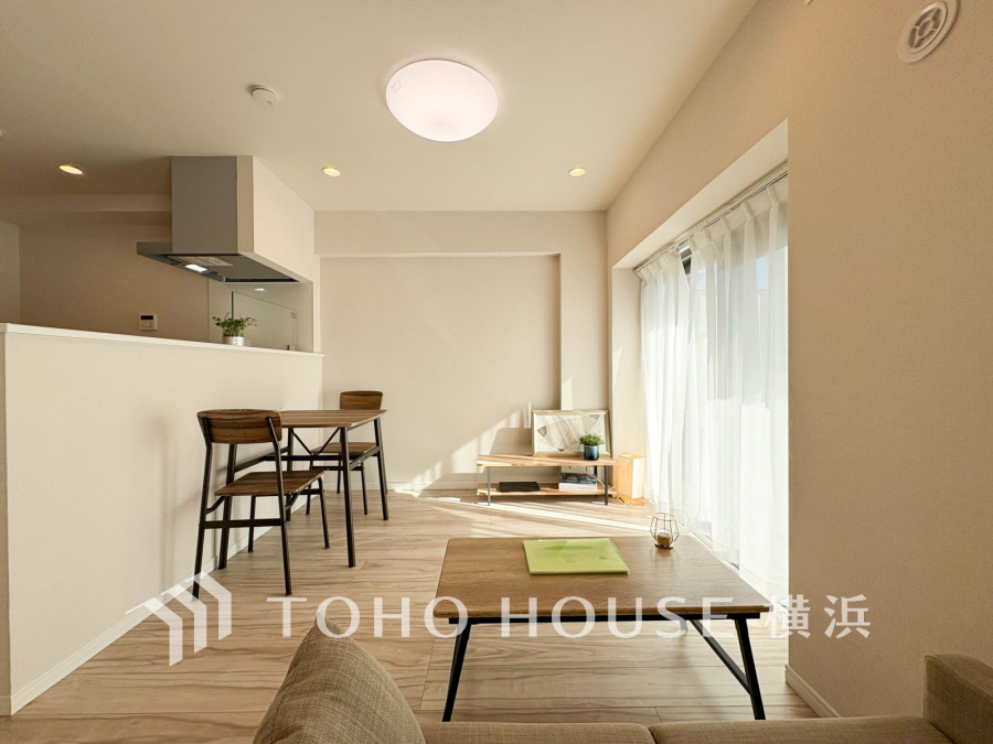 豊かな陽光が注ぎ込む明るい空間。開放感と居住性を満たしてくれる間取り設計。
