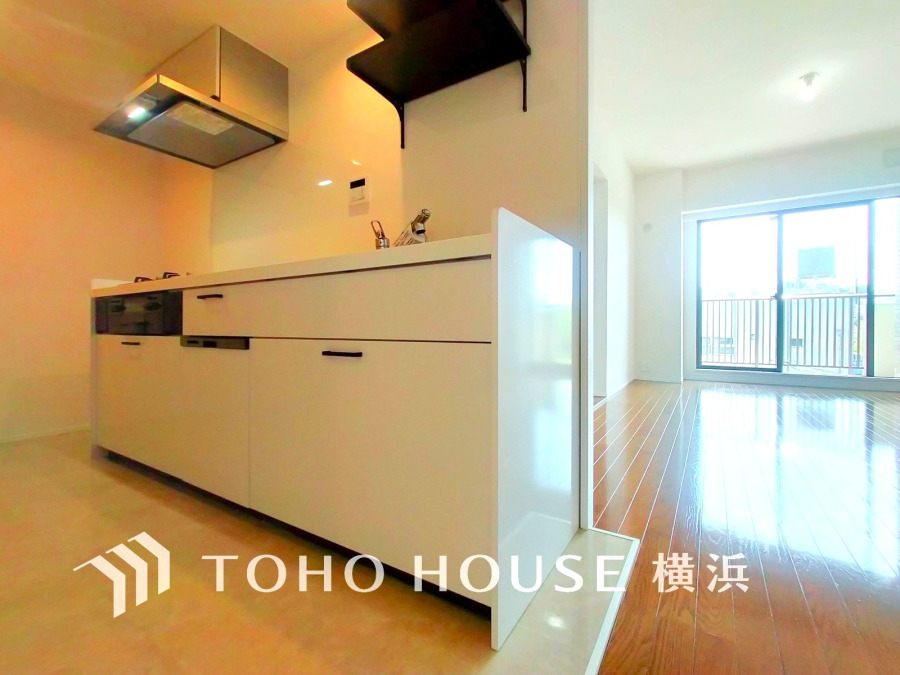 プライベートスペースを彩るインテリアとしての美と、快適な日常を支える機能性と強さがひとつになったキッチンです。開放的でゆとりある空間で、是非自慢の腕を振るって下さい☆