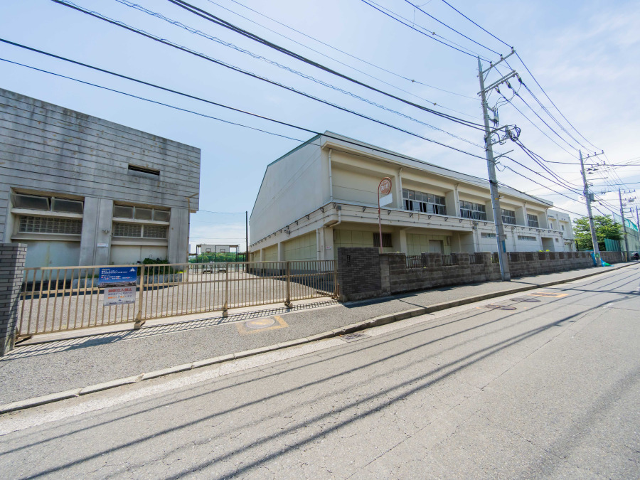 横浜市立市場中学校　約350ｍ