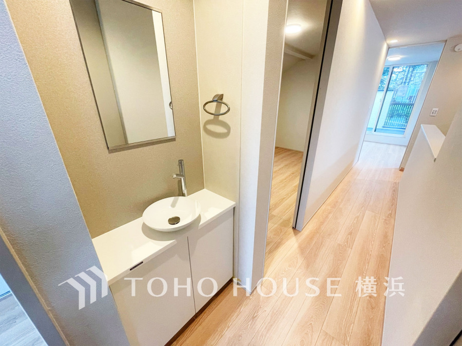 3階の洗面台。各フロアにトイレと洗面を完備した快適なお住まい。
