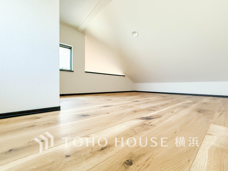 【Loft】大好きな書籍、大事なアクセサリー、そして大切な思い出の品々。そんなものを傍らにそっと置いておきたい。そんな時に重宝しますね。