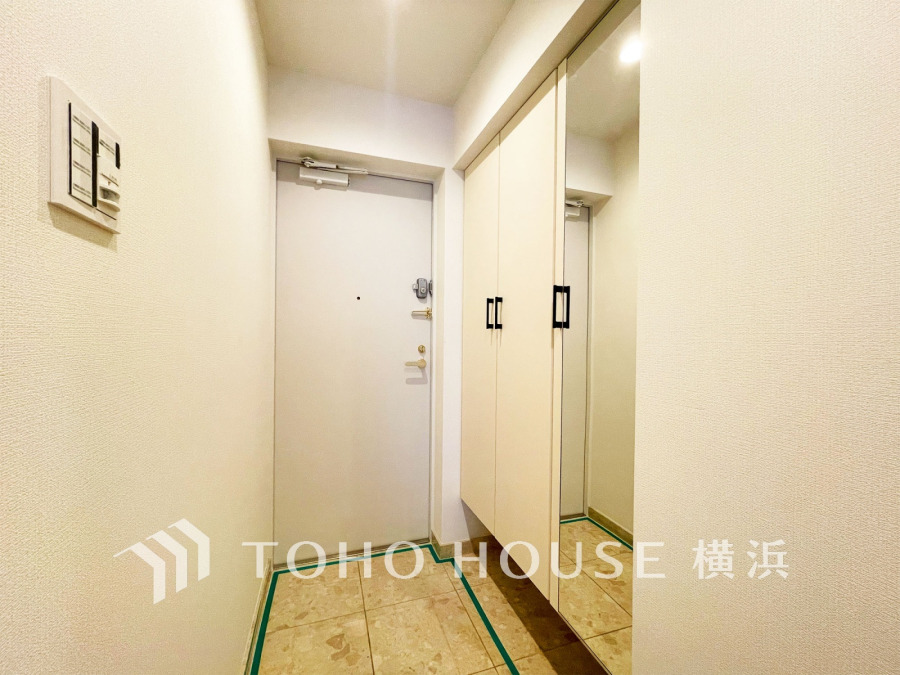 ご家族の帰り、訪れる方を優しく迎え、やすらぎに満ちた生活空間を予感させる。健やかな暮らしを楽しめそう。