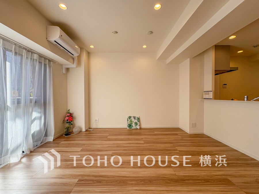 光と風が溢れる開放的なリビングダイニングには自然と家族みんなが集まってきます。明るく穏やかな空気の中で飲んだり、食べたり、笑ったり。