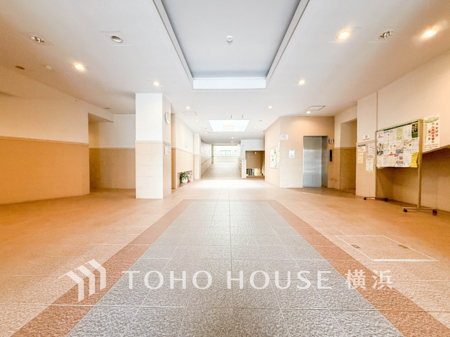 上質感漂うエントランス。めまぐるしく過ぎ行く日々の中でゆったりとした休息と癒しを提供してくれる居住者のプライベート空間があります。