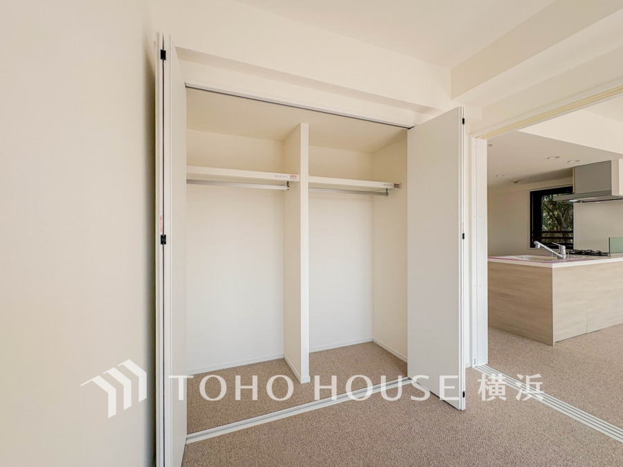 お客様の求める本当の“住み心地”とは何なのか。そのための一手間一工夫を惜しみません。街並みや周辺の環境に呼応しながら、美しく、そして毎日の暮らしを考慮した機能性の高い住まい。