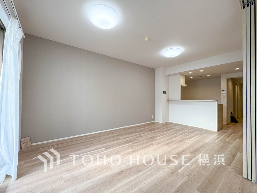 家族みんなが爽やかに健やかに過ごせるように、溢れる光をたっぷり取り込んだリビングダイニング。集いの場、憩いの場としての快適性を求めたやすらぎの空間です。