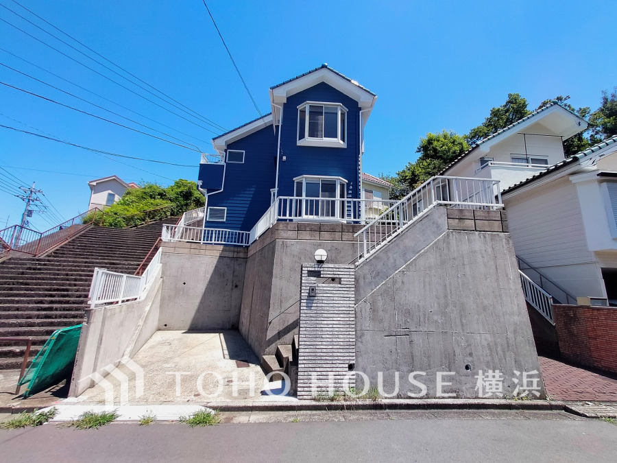 爽やかな青空の下に贅沢なほどに降り注ぐ陽光、豊かな居住性と、クオリティが見事に調和した住空間は、住まうことの喜びを感じさせてくれます。 