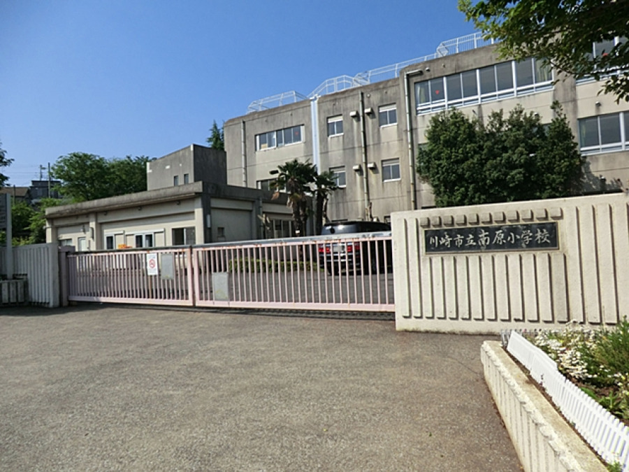 川崎市立向丘中学校　約1,000ｍ