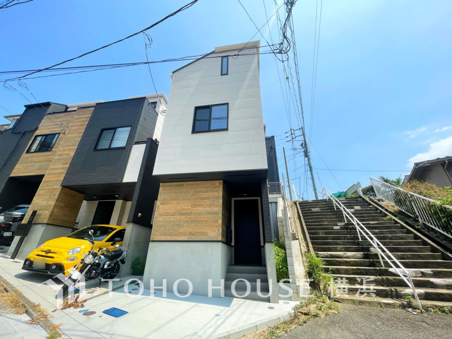 爽やかな青空の下に贅沢なほどに降り注ぐ陽光、豊かな居住性と、クオリティが見事に調和した住空間は、住まうことの喜びを感じさせてくれます。