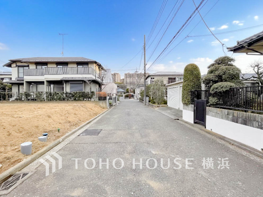 忙しく過ぎゆく日常を置き去るほど、ゆったりした時間が流れる住環境。『快適』は「家」と「街」と「環境」が調和した時に訪れるだと改めて感じさせてくれます。（2026年1月）撮影