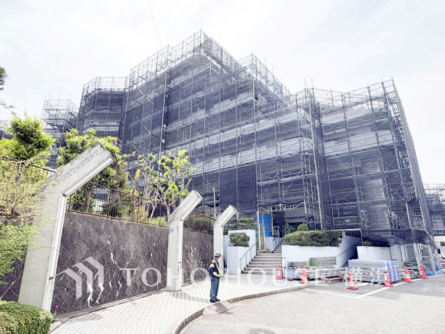 穏やかな風と陽光を導き、プライバシーに配慮された設計プランを採用し、居住性を一段と心地よいものにしています。周辺環境とのコラボレーションにより明るく開放的な空間を演出。