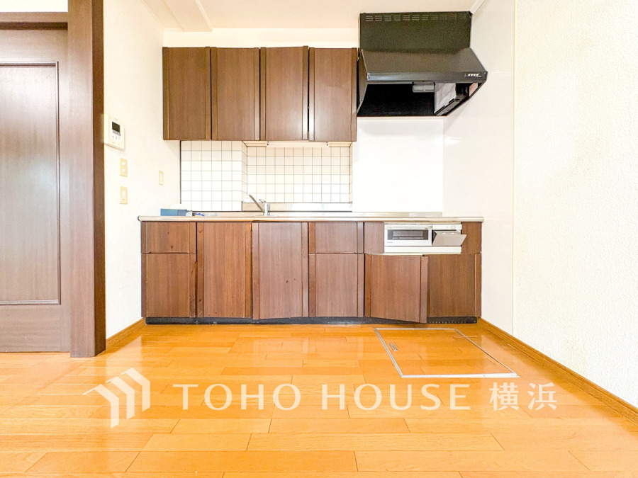 開放的なオープンキッチンはリビングとの一体感のある明るい空間。
