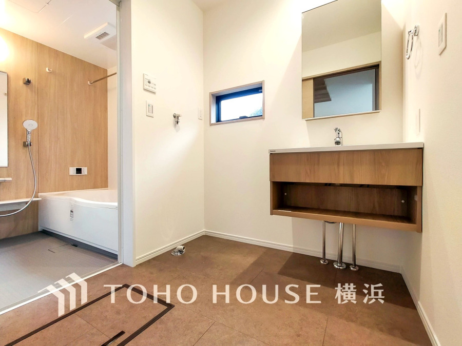 デザイン性の高さ、清潔感、色合い、使い勝手、ゆとり、様々な観点から丁寧に仕上げられたパウダールーム。健やかな毎日のため、上質な空間で一日の始まりと終わりを快適に。