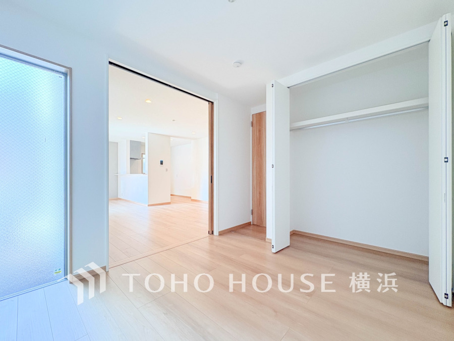 リビングに隣接した洋室は、引き戸を開け放してLDK空間を共有しながら開放的に使うこともできます。
