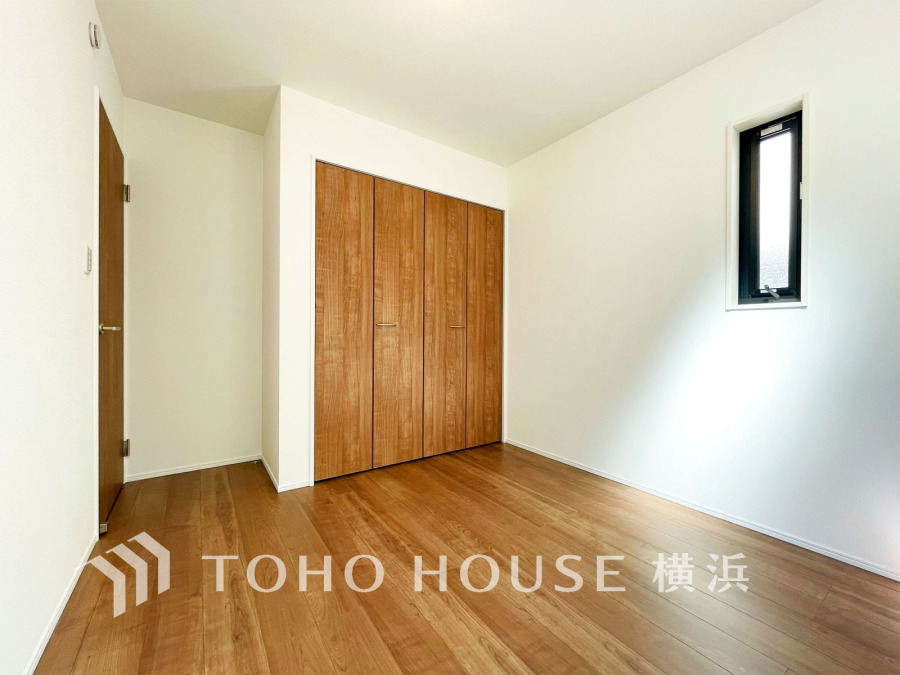 1日の疲れを癒し、心地よく寛げるようゆったりとした広さを確保しています。プライベートタイムをより優雅に穏やかに…。落ち着いた雰囲気を紡ぎます。