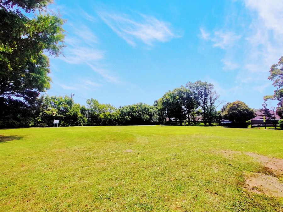 白百合公園　約850ｍ