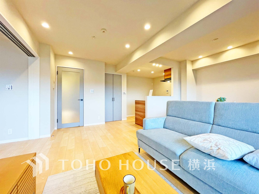 上質な時間を育む暮らしのメインステージ。寛ぎとコミュニケーションを育む居心地のよい場所。ここで楽しむ家族の時間が絆をより深めてくれそうです。