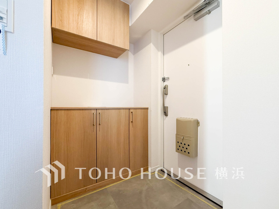 収納力の豊富なシューズボックスを設置した玄関スペース。