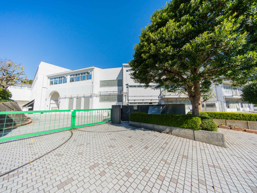 横浜市立本牧中学校 約190ｍ