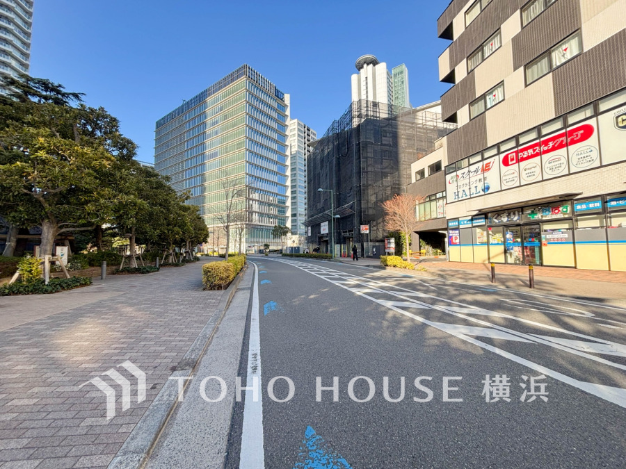 駅の喧騒から程よく離れた中丸子エリアにそびえ立つ「THE KOSUGI TOWER」は総戸数689戸の制振構造タワーマンションです。