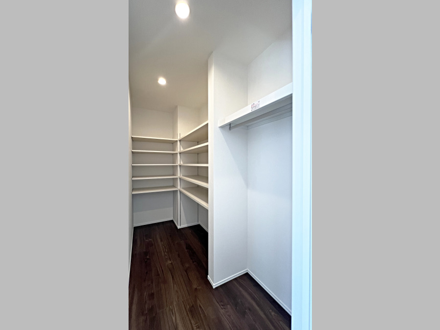 暮らし心地を大きく左右する収納を、適材適所に配置し使い勝手を考慮しました。空間を余すところなく有効利用した収納は生活空間をより上質なものにしてくれるでしょう。