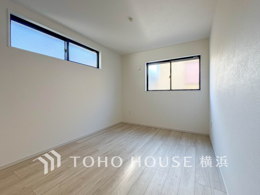 ２面採光の居室は、十分な明るさを取り入れ心地よい風を提供します。