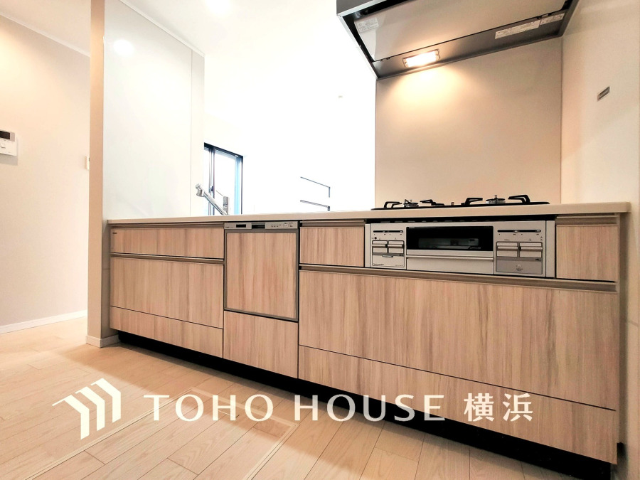 プライベートスペースを彩るインテリアとしての美と、快適な日常を支える機能性と強さがひとつになったキッチンです。開放的でゆとりある空間で、是非自慢の腕を振るって下さい☆