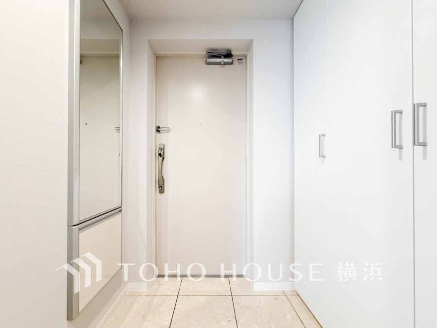 居住者の帰り、訪れる方を優しく迎え、やすらぎに満ちた生活空間を予感させる。健やかな暮らしを楽しめそう。