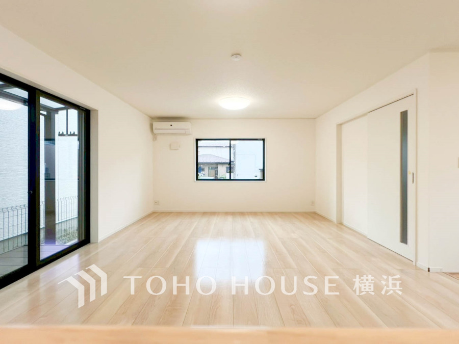 開放的な広さと2面採光がもたらす、光溢れ豊かな居住空間はこの住まいのクオリティを感じさせてくれます。