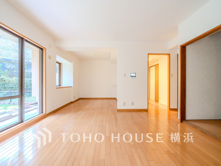 太陽の恵みを受けた明るい空間。吹きぬける風を感じながら爽やかで風通しの良い暮らしが叶います。
