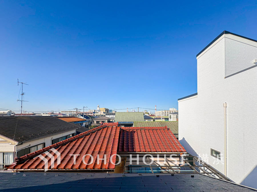 開放感があり、遮るものもなく気持ちのいい景色が広がります。お部屋にも爽やかな風と暖かく柔らかな日差しが差し込み、毎日の暮らしを豊かに彩ります。