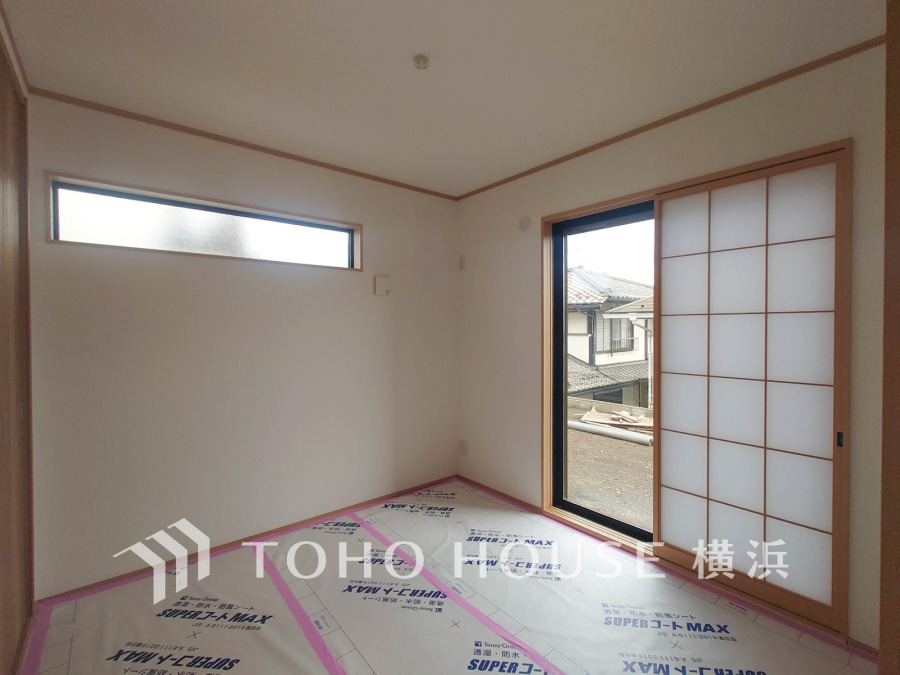 伝統的な日本情緒のある、温かみと落ち着きが感じられる和室です。来客時や一息つきたいときなどに利用できる用途多様な空間です。