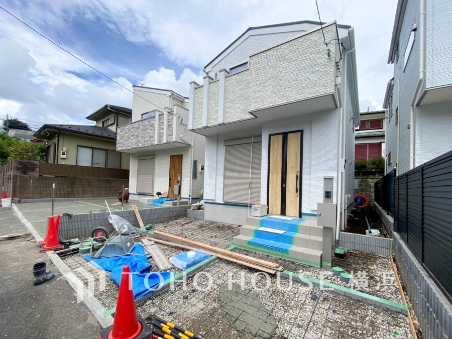 【2024年9月撮影】街に溶け合う美しい景観を生み出しているにも関わらず、採光や風通しを考えて設計された間取り。外観だけでなく、そこに住まうご家族の心地よさが最優先されますように。 