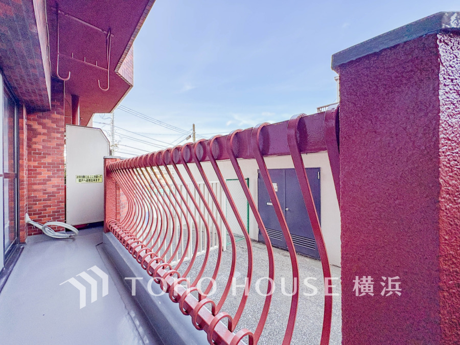 気持ちのいい空が見渡せる広いバルコニー。爽やかな風を感じて、心躍る素敵な暮らしがはじまります。