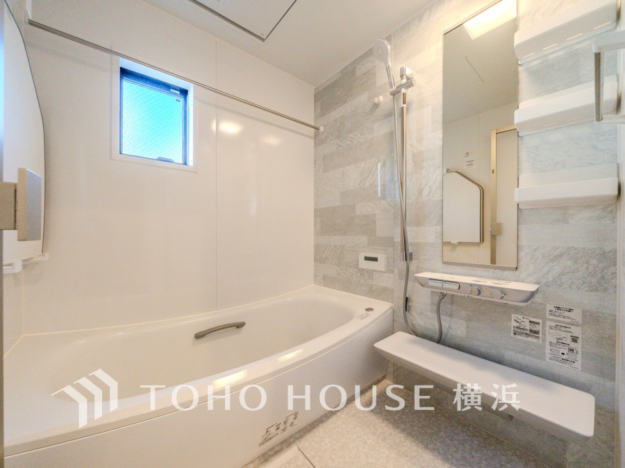 1日の疲れを取り心身を癒すことができる住まいの中のリラクゼーション空間、バスルーム。心からゆったりと寛いでいただけるよう、ゆとりのスペースを確保しています。