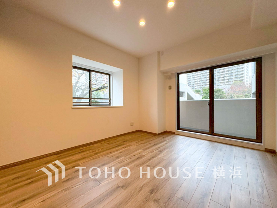 大きな窓からは快適な光を取り入れ、通気性能を上げる事で居心地の良い空間を演出します。多くの時間を過ごす住まいだからこそ、いつも快適な場所であるように心掛けています。