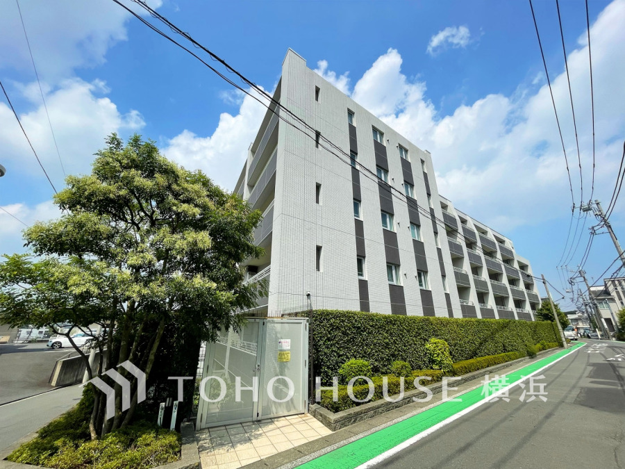 利便に優れた「上大岡」駅から徒歩13分といった魅力の立地です。