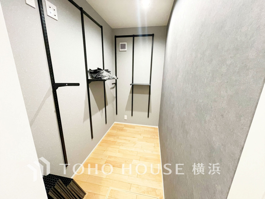 随所に機能的に配置されたバリエーション豊かな収納。豊富な収納キャパシティに加え、場所場所で用途に合った設計がなされているため、快適な生活空間造りをサポートしてくれます。