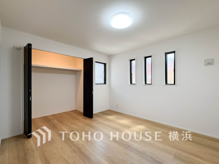 過ぎ行く時間をゆったりと感じることができる落ちついたプライベートルーム。リビングで楽しく過ごした後はゆっくり寛ぎの時間を満喫できます。静かな環境でリラックスタイムを愉しんで。