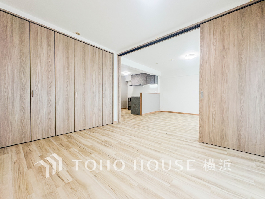 快適に過ごす条件は、一人ひとり違います。飾リ過ぎないシンプルな内装と偏り過ぎないデザインで統一しております。居住していく中でオーナー様だけの【マイホーム】に創り上げて下さい。