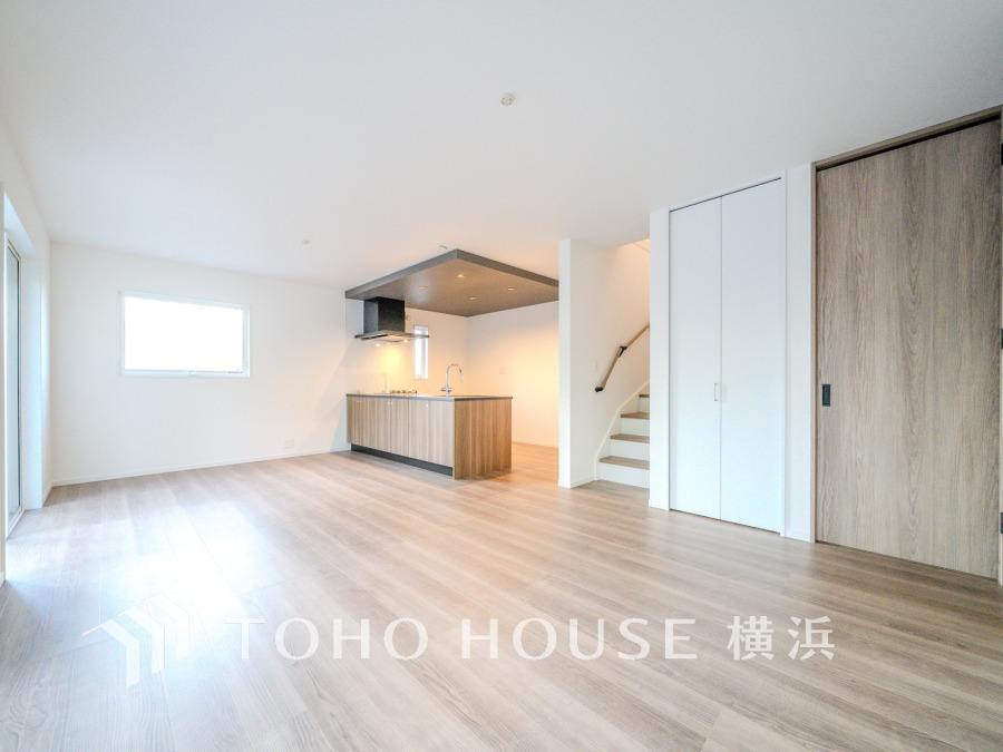 ご家族やお友達との時間など、多くの時を刻む空間。何気なく過ぎる時でさえも上質なひと時となる快適な空間を目指して。