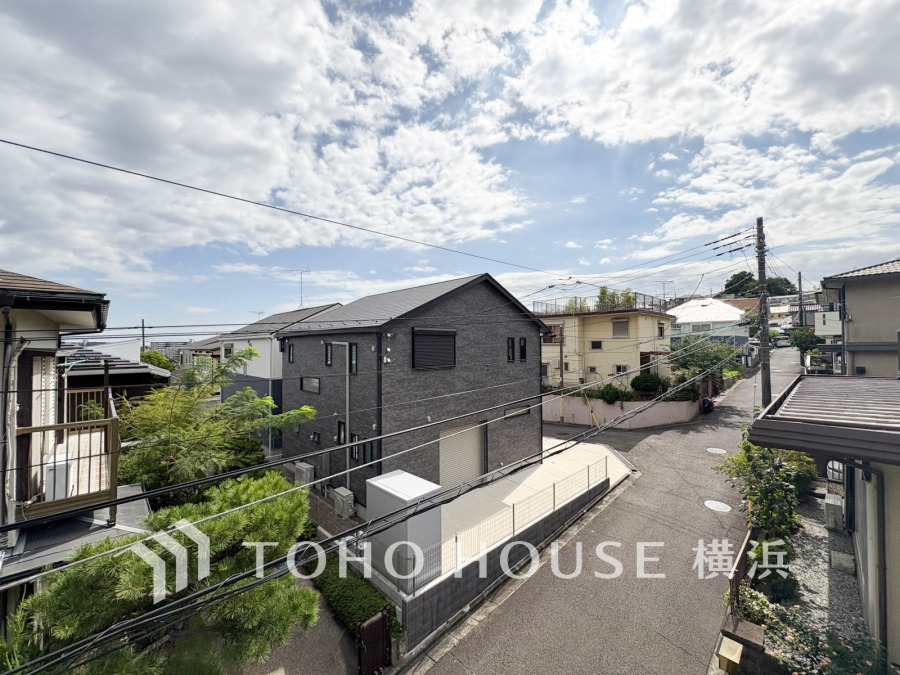 開放感があり、遮るものもなく気持ちのいい景色が広がります。お部屋にも爽やかな風と暖かく柔らかな日差しが差し込み、毎日の暮らしを豊かに彩ります。
