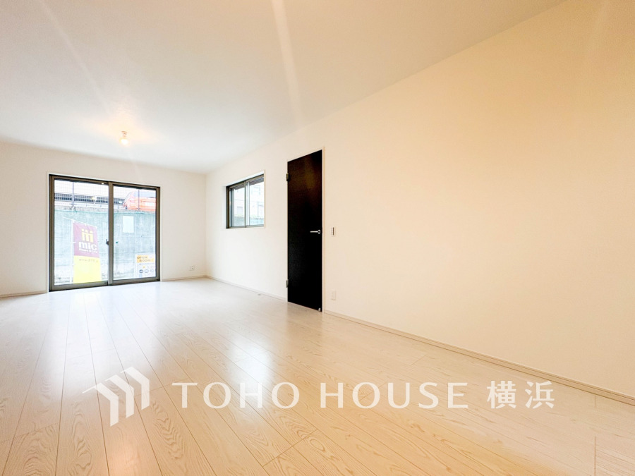 ここにはみんなが集い、食事と楽しい会話が始まる。話に夢中になりすぎて、ついつい時を忘れてしまう。そんな束の間の幸せを感じさせてくれる場所。