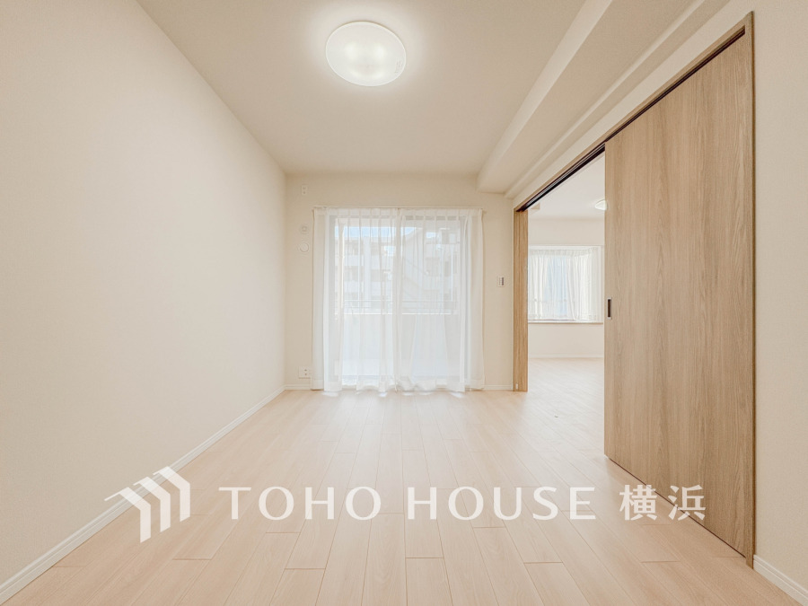 リビングに隣接した洋室は、引き戸を開け放してLDK空間を共有しながら開放的に使うこともできます。
