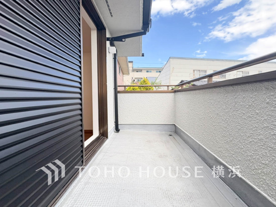 広いバルコニーは、暮らしの中での光と風を快適に演出してくれています。見事なまでの開放的な空間をお楽しみください。