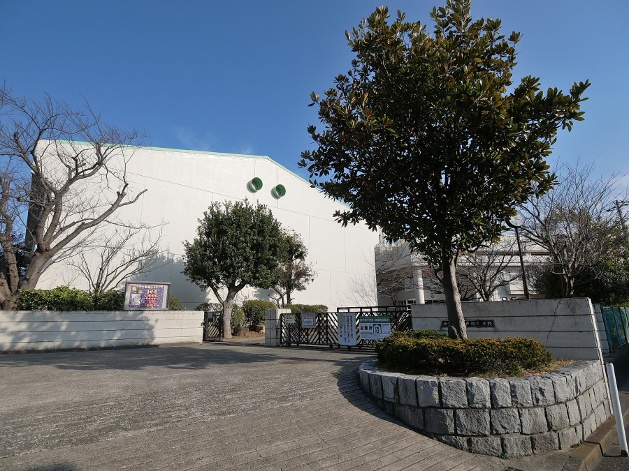 横浜市立南戸塚中学校　約1200ｍ