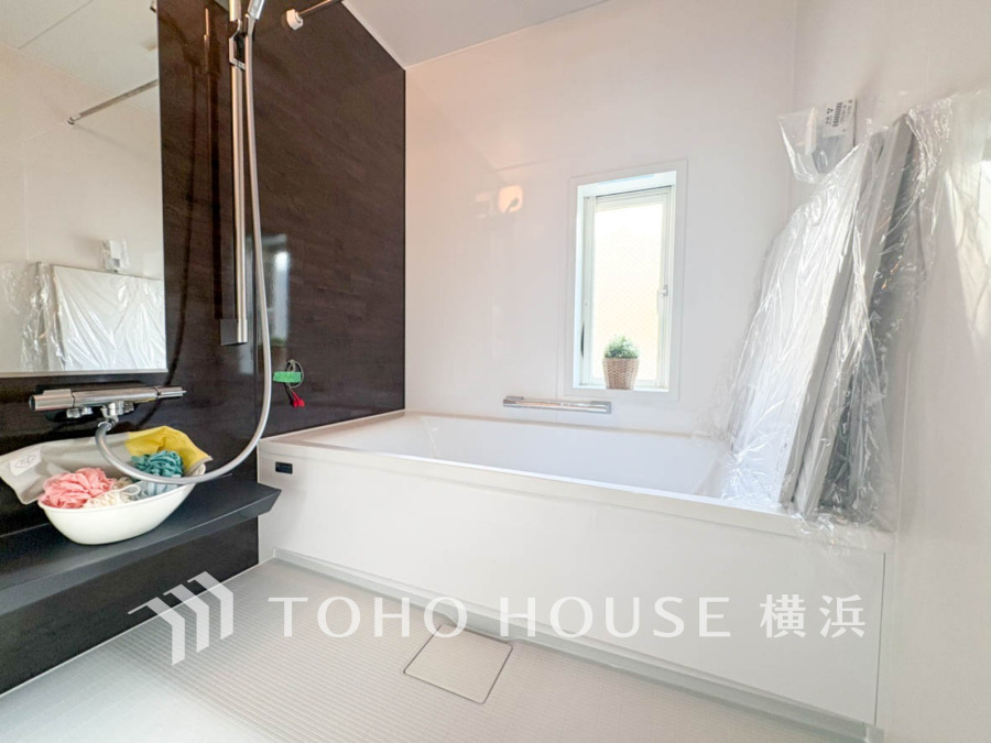 1日の疲れを取り心身を癒すことができる住まいの中のリラクゼーション空間、バスルーム。落ち着いた気分でお過ごし頂けるよう、シックなカラーで上質感を演出しました。
