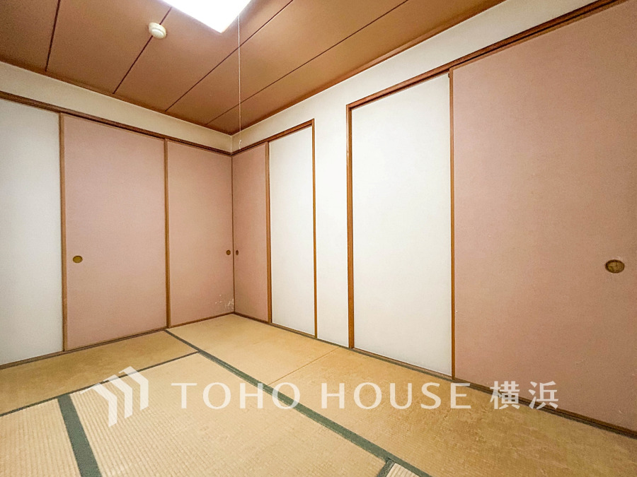 和室は有るだけでも落ち着く空間ですが、 「家族団らん」 「来客時の客間」「赤ちゃんのお昼寝」等々多目的なスペースとして活用出来る便利な空間です。