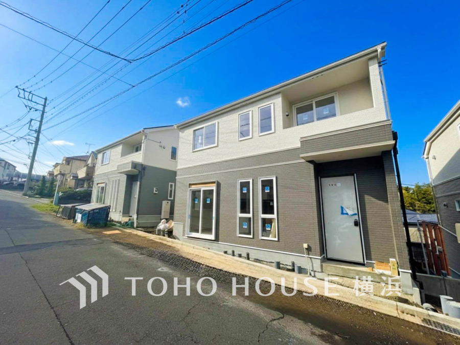 住む人を映し出す洗練された佇まいは、いつまでも輝き続けながらいつしか街の風景に溶け込んでいきます。