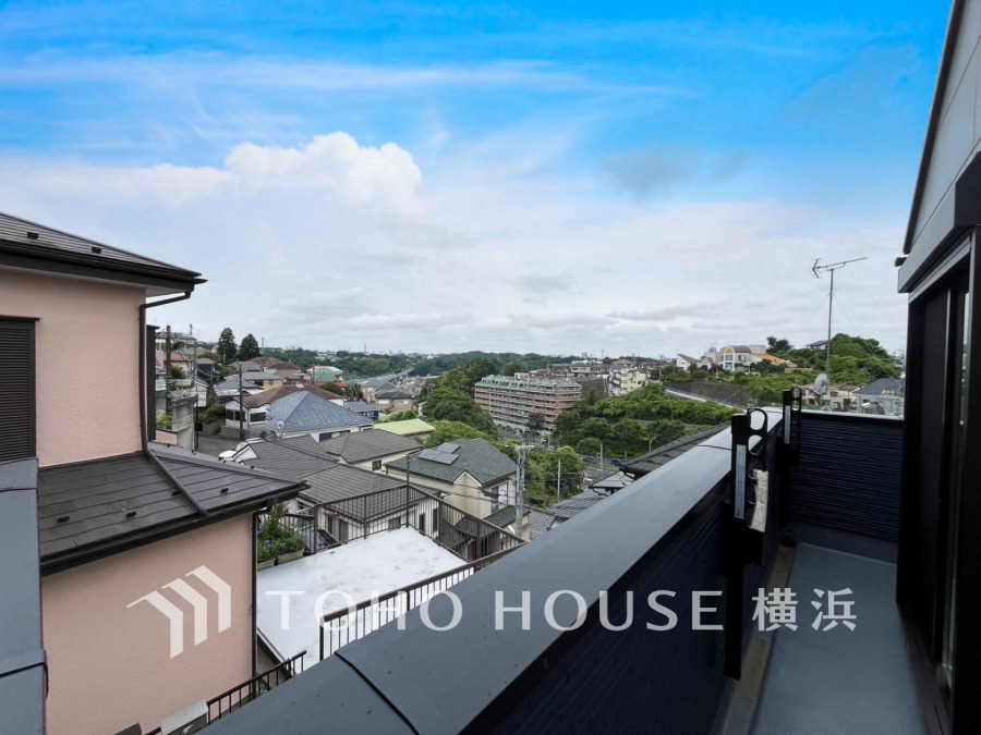 この開放感ある眺望と共に閑静な住宅街の季節感を演出する四季折々の変化を楽しめる心地よい場所となることでしょう